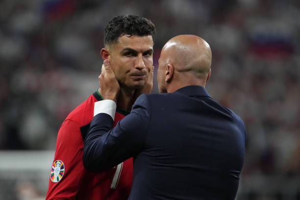Cristiano Ronaldo khiến Bồ Đào Nha khó xử