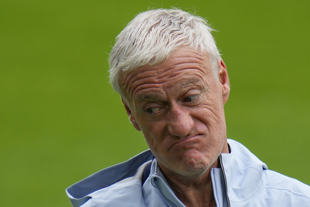Pháp gây thất vọng, Deschamps đưa ra lời khuyên cực phũ