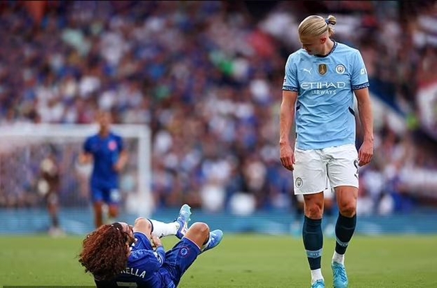 Ảnh bài viết Haaland phũ toàn tập Cucurella từ trong tới ngoài sân