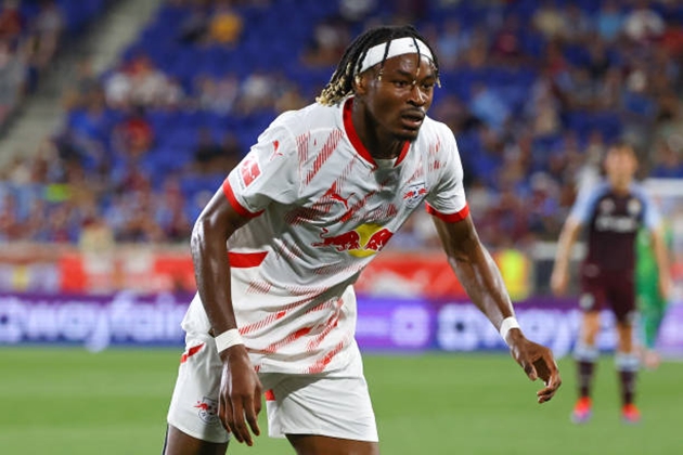 Ảnh bài viết Nhòm ngó Simakan, Juventus khiến Liverpool lo lắng