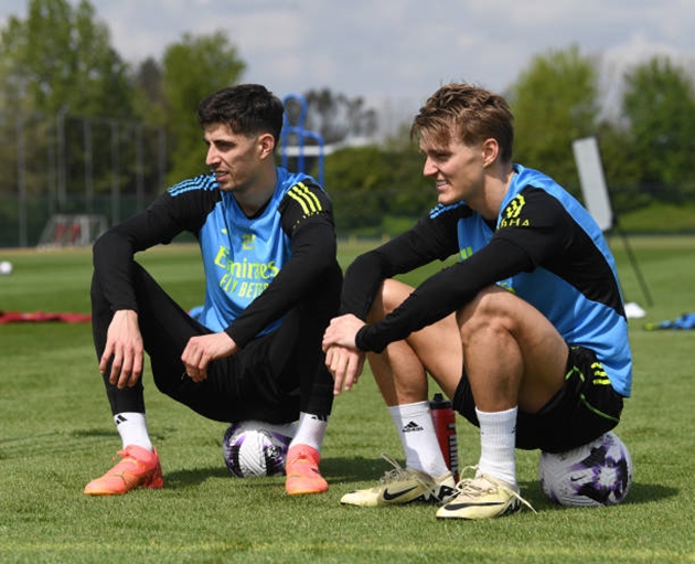 Ảnh bài viết Odegaard khiến đồng đội "khổ sở"