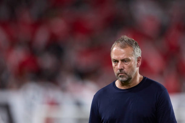 Ảnh bài viết 2 câu hỏi khiến Hansi Flick đau đầu trước trận đấu với Girona