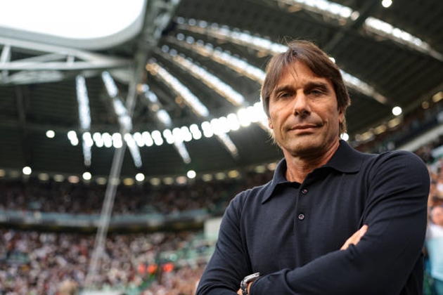 Conte xúc động với màn chào đón của cổ động viên Juventus