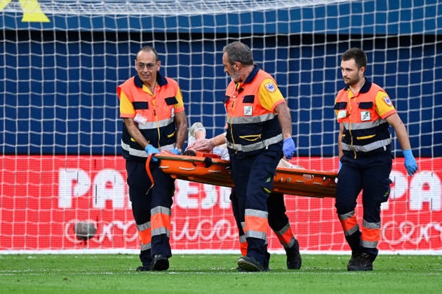 Courtois nhắn nhủ Ter Stegen sau chấn thương kinh hoàng