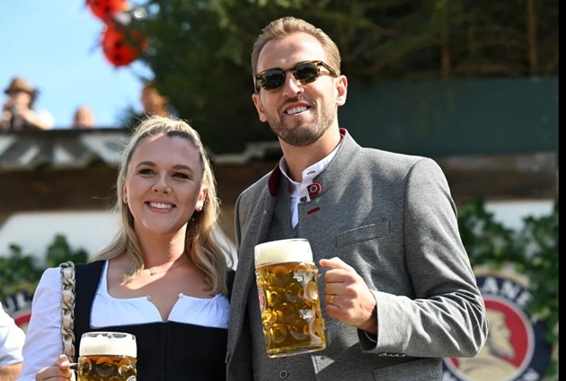 Hủy diệt Bundesliga, Harry Kane thảnh thơi ở lễ hội bia Oktoberfest 