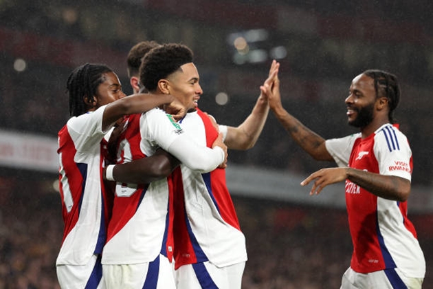 Arsenal 5-1 Bolton: Sterling “mở tài khoản”; Thần đồng tỏa sáng