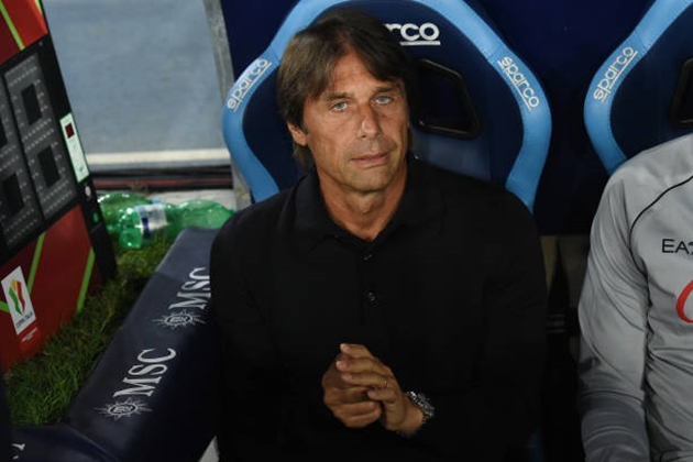 Napoli chiếm ngôi đầu Serie A, Conte vẫn khiêm tốn 