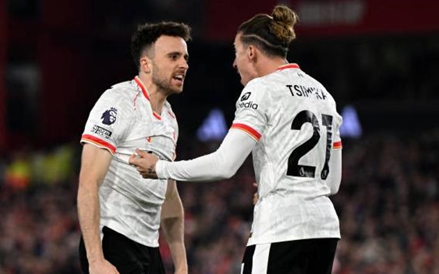 Arne Slot xác nhận Liverpool đối mặt với nỗi lo chấn thương mới