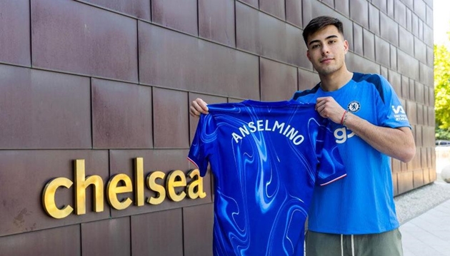 CHÍNH THỨC! Chelsea có tân binh đầu tiên