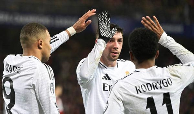 Bóng đá TBN ở Champions League: Barca lỡ cơ hội chiếm ngôi đầu; Atletico, Real thắng tưng bừng
