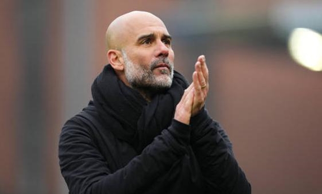 Pep Guardiola thách thức sao Man City