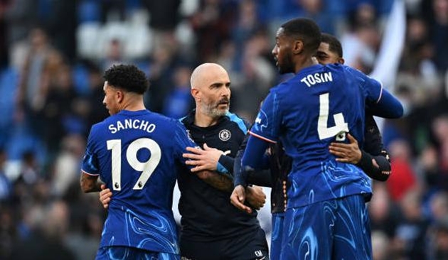 Tiền nhiều để làm gì khi Chelsea sa lầy trong vòng xoáy mua bán?