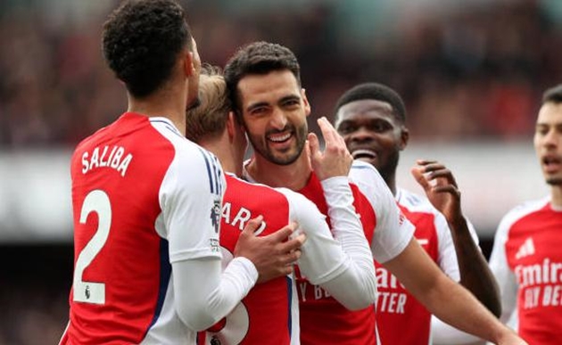 Arsenal và câu chuyện đằng sau những mùa giải trắng tay