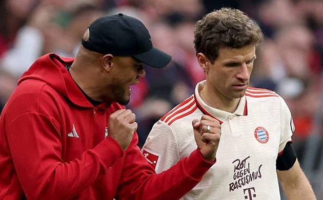 Augsburg vs Bayern: "Gã hàng xóm" khó chịu; Dấu hỏi Muller