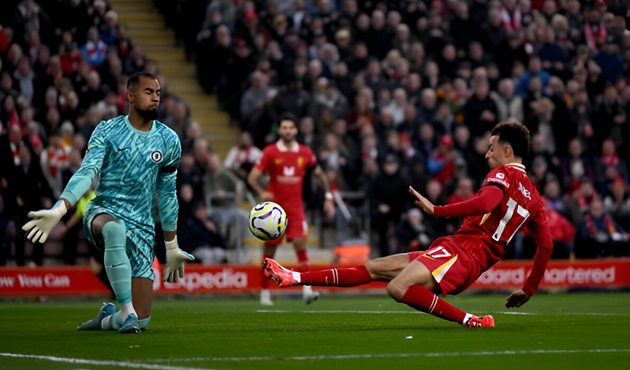 Sai lầm tai hại khiến Chelsea nhận bàn thua thứ hai trước Liverpool