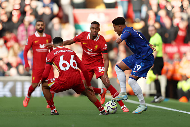 Tình huống Chelsea mất quả penalty trước Liverpool