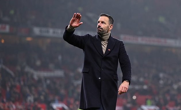 Ảnh bài viết Van Nistelrooy lùi lại để Manchester United tiến lên