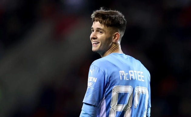 Pep Guardiola đích thân yêu cầu Man City giữ chân sao trẻ