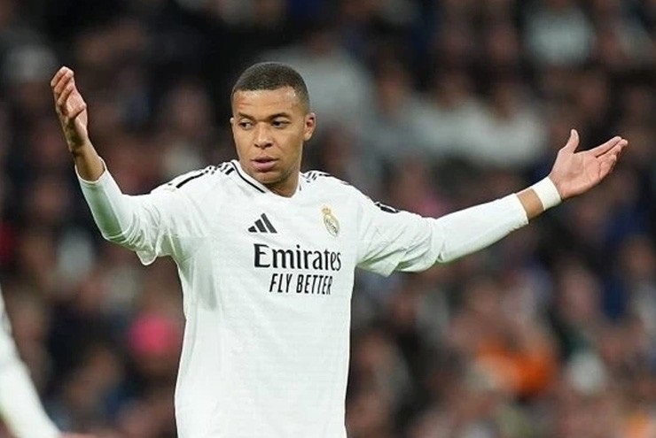 "HLV Ancelotti và nhiều cầu thủ Real Madrid không thích Mbappe"
