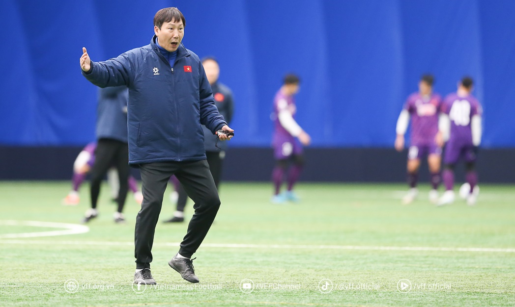 Ảnh bài viết HLV Kim Sang Sik mong người hâm mộ ủng hộ ĐT Việt Nam ở AFF Cup 2024