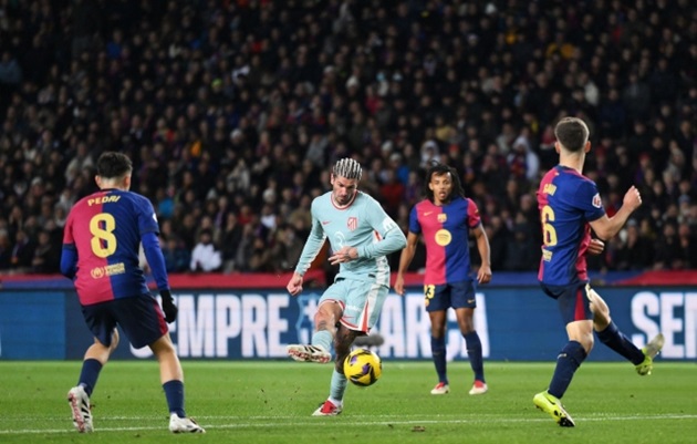 5 điểm nhấn Barca 1-2 Atletico: Phung phí cơ hội; Mất ngôi đầu bảng