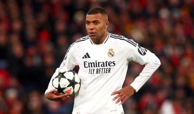 Mbappe liên tục đá hỏng penalty.