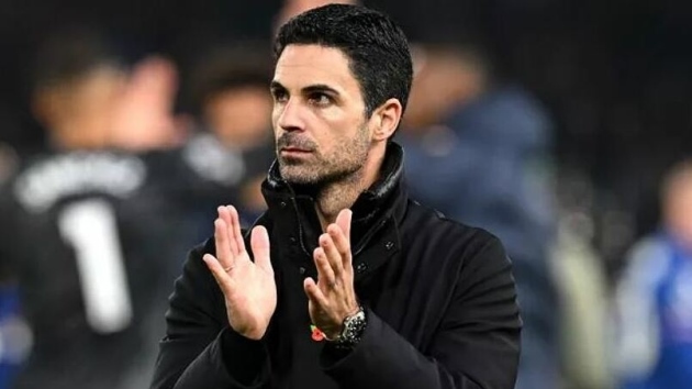 Mikel Arteta tái hiện hình ảnh hài hước của Arsene Wenger