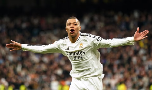 Mbappe thăng hoa ở vị trí trung phong cắm