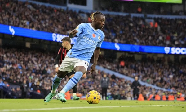 Man City nhận tin buồn từ Doku