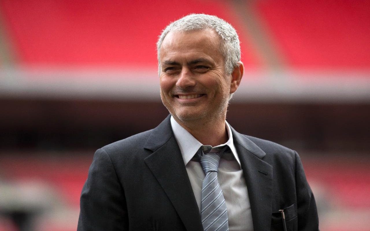 Mourinho bới móc đồng nghiệp: Xin lỗi, tôi chỉ là 'tờ giấy nhám' - Bóng Đá