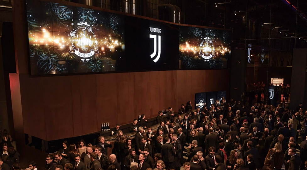 Sao Juventus hóa soái ca trong trong dạ tiệc giáng sinh - Bóng Đá