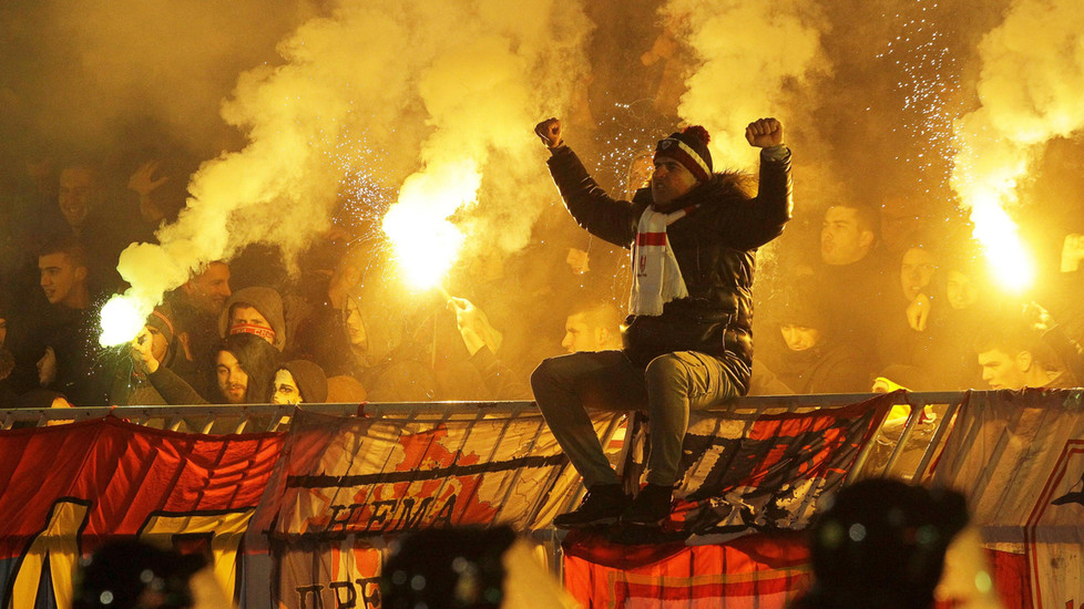 Derby thủ đô Serbia chìm trong biển máu - Bóng Đá