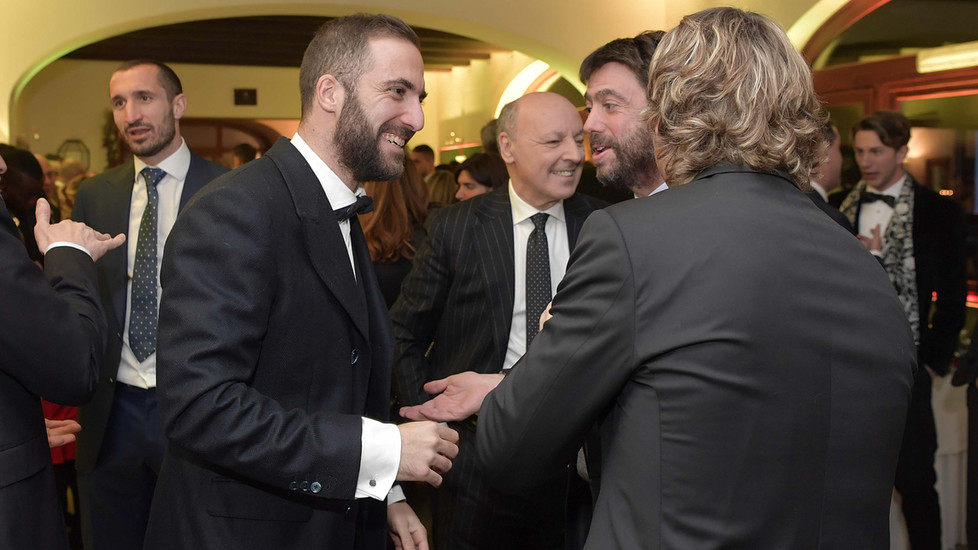 Sao Juventus nói cười rôm rả mừng lễ hội bánh mì nướng Italia - Bóng Đá