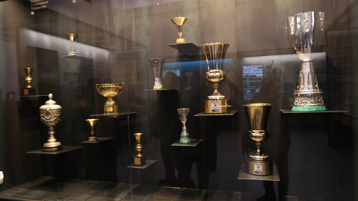 Độc chiếm Serie A, Napoli góp mặt tại bảo tàng khảo cổ - Bóng Đá
