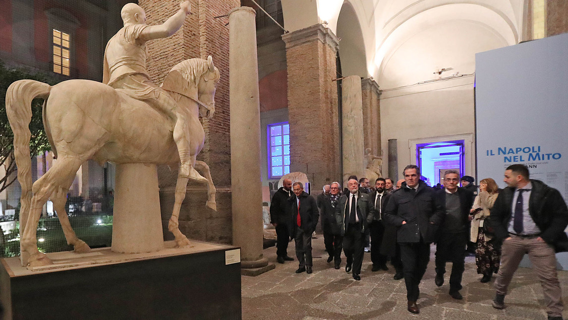 Độc chiếm Serie A, Napoli góp mặt tại bảo tàng khảo cổ - Bóng Đá