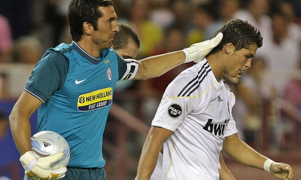 Buffon kiêng nể Ronaldo trước thềm Champions League - Bóng Đá