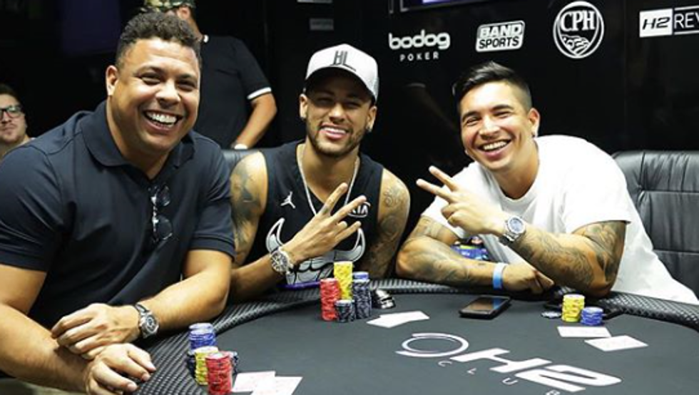 Neymar nhập hội poker với Rô béo - Bóng Đá
