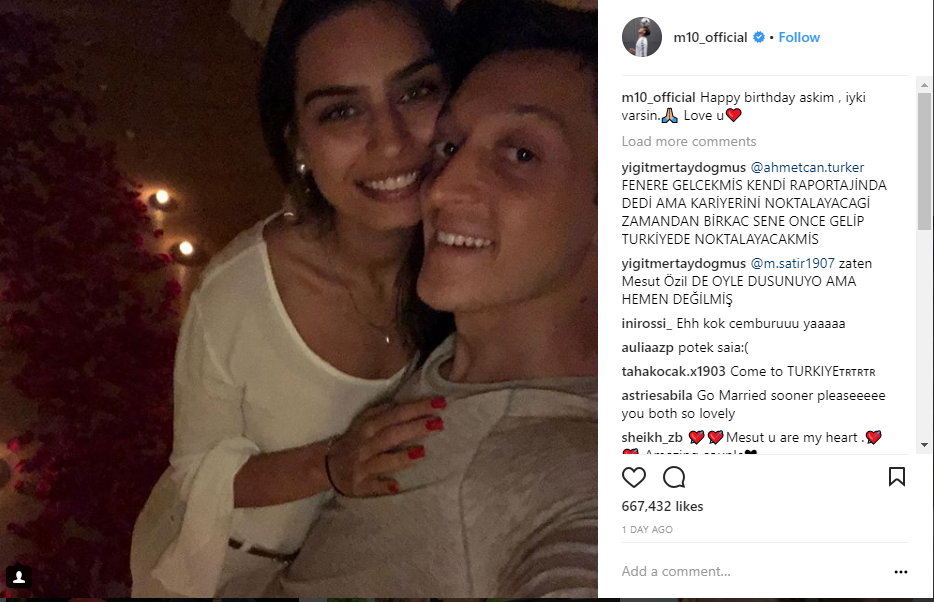 Ozil đăng ảnh 'tình bể bình' mừng sinh nhật bạn gái - Bóng Đá