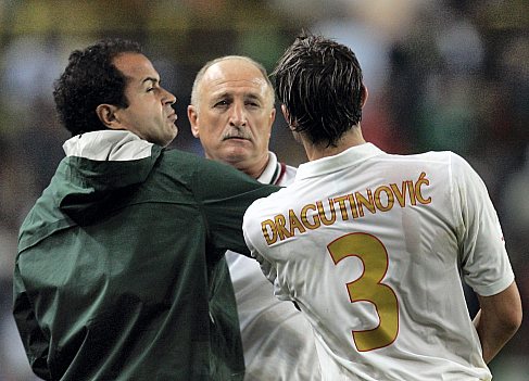 Ảnh bài viết Những thủ đoạn 'lầy' nhất làm xấu mặt làng túc cầu