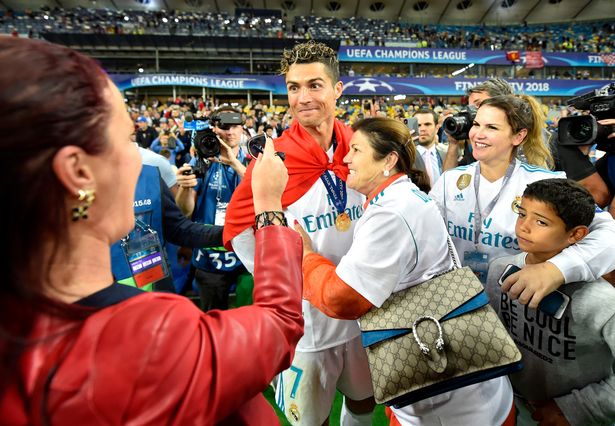 Mẹ Ronaldo tiết lộ điểm đến tiếp theo của con trai - Bóng Đá