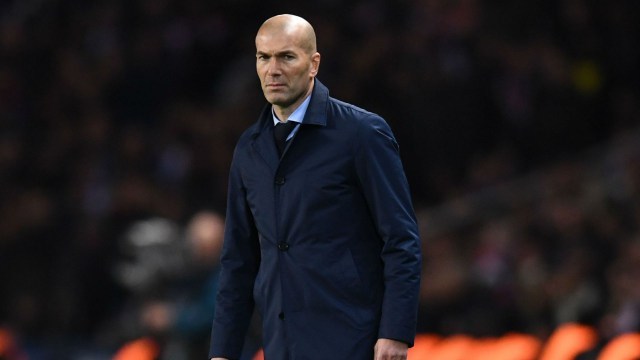 Phong cách thời trang của Zidane: Dạo chơi với áo khoác - Bóng Đá