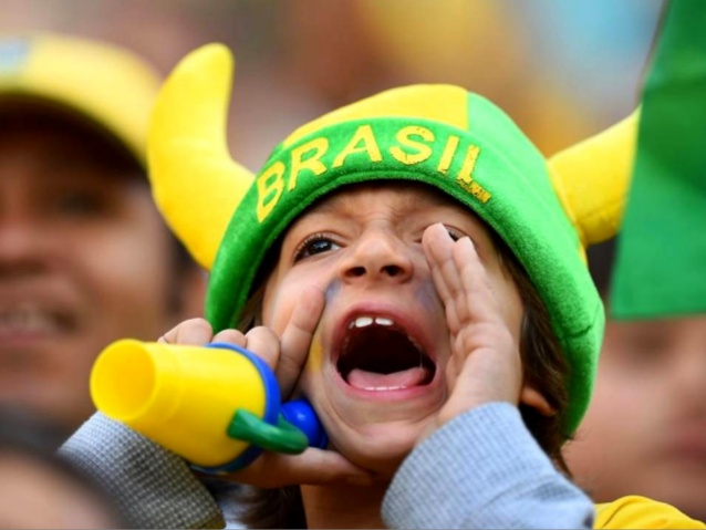 Đáng yêu hết cỡ với những fan nhí cháy hết mình vì World Cup