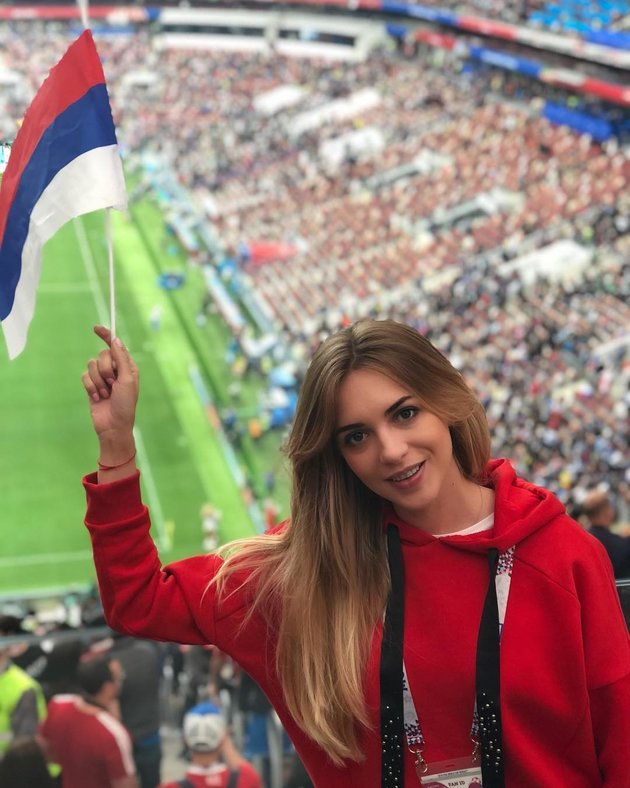 Những fan nữ đẹp hút hồn tại lễ khai mạc World Cup 2018 - Bóng Đá