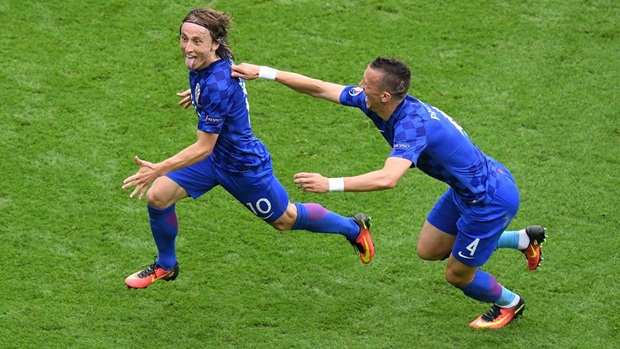 Luka Modric: Chàng trai bị cả thế giới... ăn hiếp - Bóng Đá