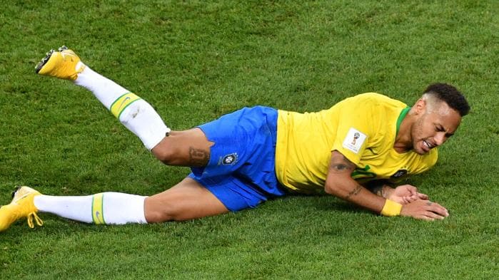 Bị chỉ trích là 'thánh ăn vạ', Neymar đáp trả bất ngờ - Bóng Đá