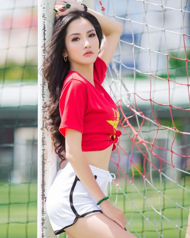 Bỏng mắt với người mẫu ngực trần cháy hết mình vì U23 Việt Nam - Bóng Đá