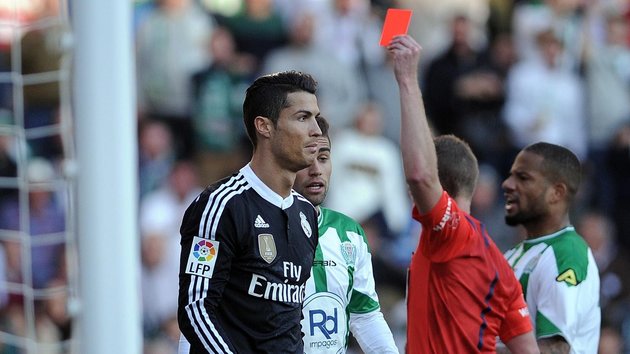 Ronaldo và những lần nhận thẻ đỏ đớn đau nhất cuộc đời - Bóng Đá