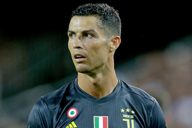 Khi Cristiano Ronaldo trở thành 'con rối' trong cuộc chiến thị trường - Bóng Đá