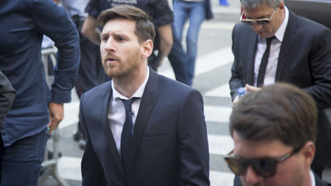 Sau cú đúp thần thánh, Messi lại 'thua sấp mặt' vì lý do này