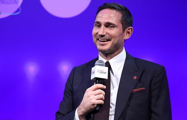 Lampard rạng rỡ nhận giải thưởng huyền thoại bóng đá - Bóng Đá